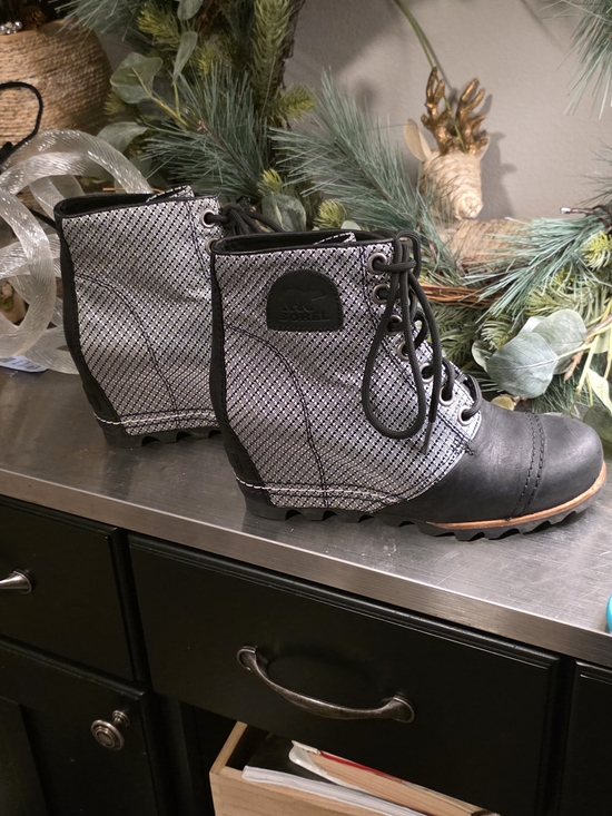 Sorel Shoes - MOVING SALE Sorel Black and Gray Lace-Up Boots